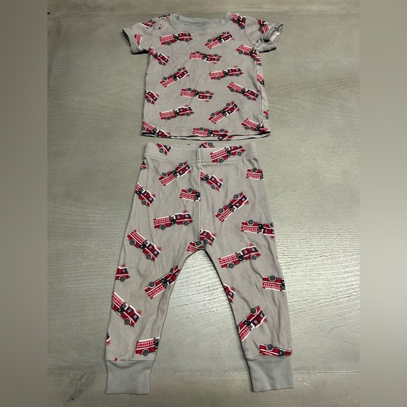 Old Navy Fire Engine Pajama Set for Toddler & Baby Size 12-18 Months - Picture 1 of 5